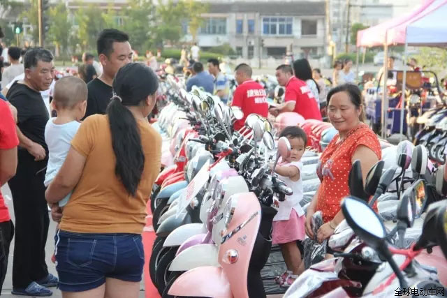 電動車充電器